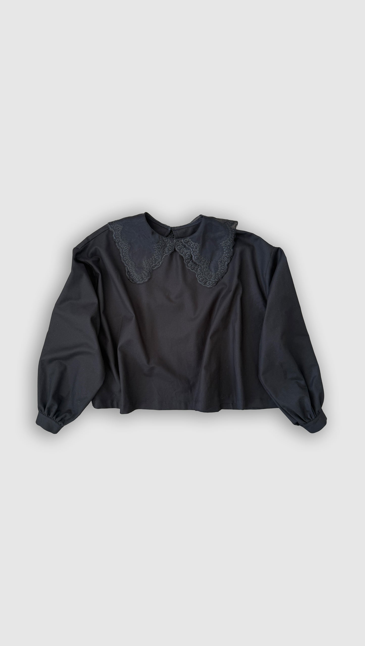 CHEMISIER ROSÉE NOIR COL DENTELLE