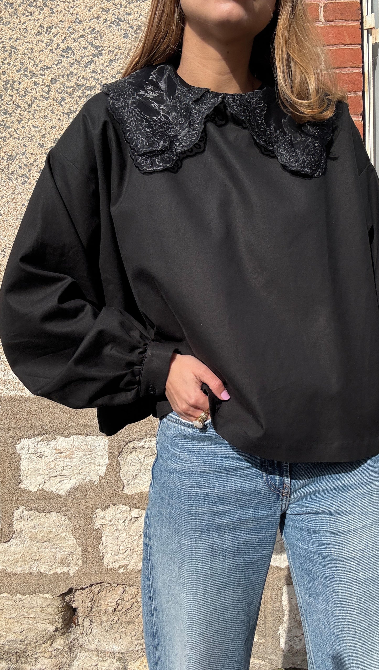 CHEMISIER ROSÉE NOIR COL DENTELLE