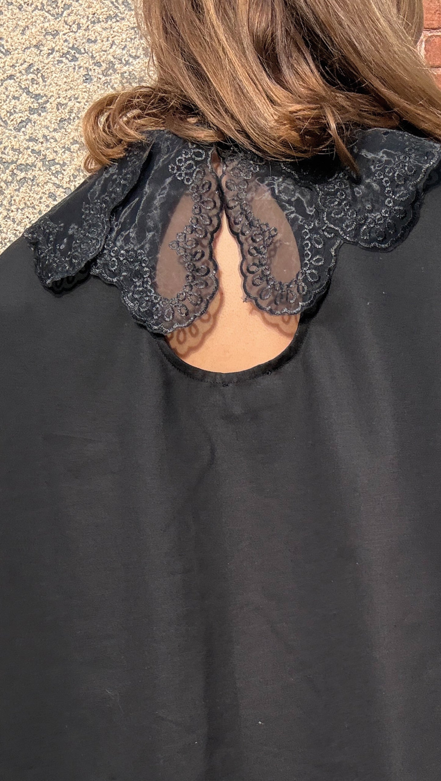 CHEMISIER ROSÉE NOIR COL DENTELLE